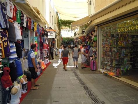 Bodrum e il mercato dei falsi e del tarocco .